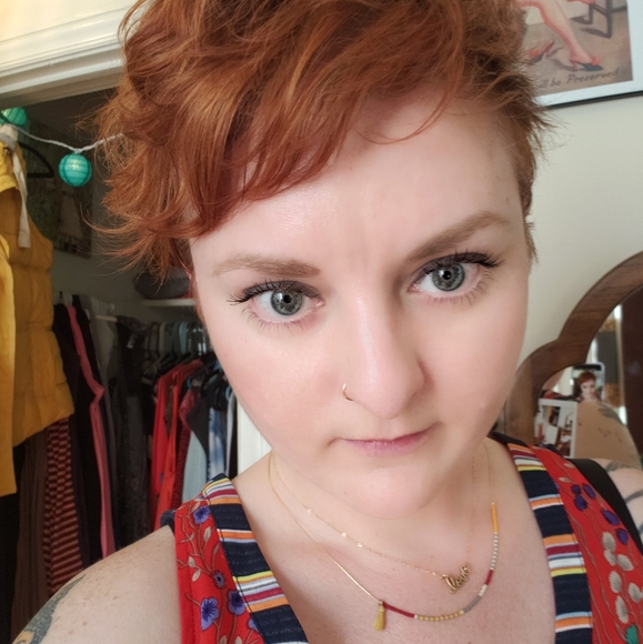 Meet your Posher, Alison - Picture 2 of 2